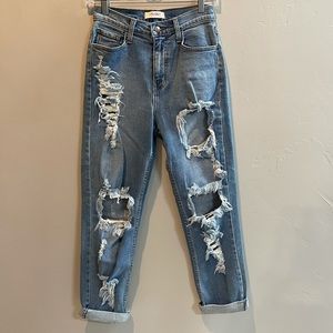 Women’s medium wash distressed mom jean